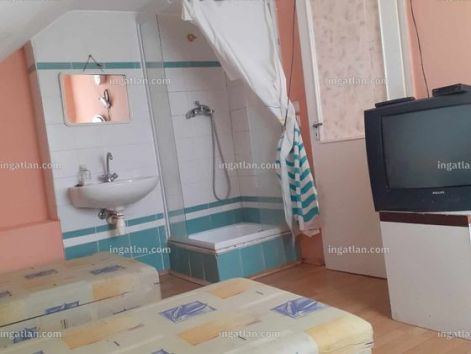 szeged_elado_haz_tusolos_szoba.jpg